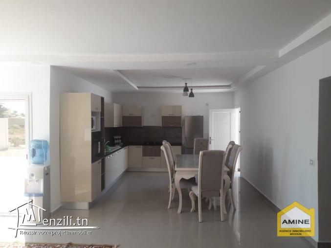 A vendre une grande belle villa avec piscine à Djerba Midoun proche de la mer