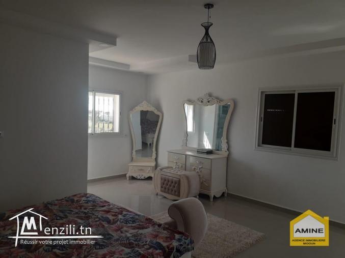 A vendre une grande belle villa avec piscine à Djerba Midoun proche de la mer