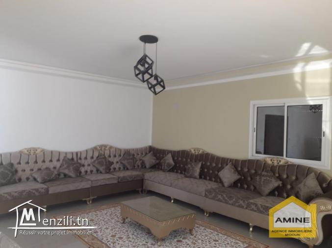 A vendre une grande belle villa avec piscine à Djerba Midoun proche de la mer