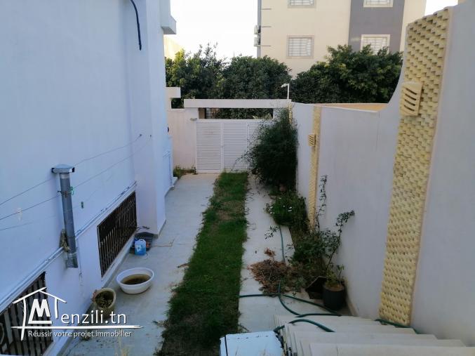 A louer à l'année vide à Mrezga KK233