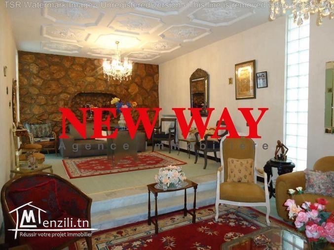 villa de superficie 360 m² bâtie sur un terrain de superficie 800 m²