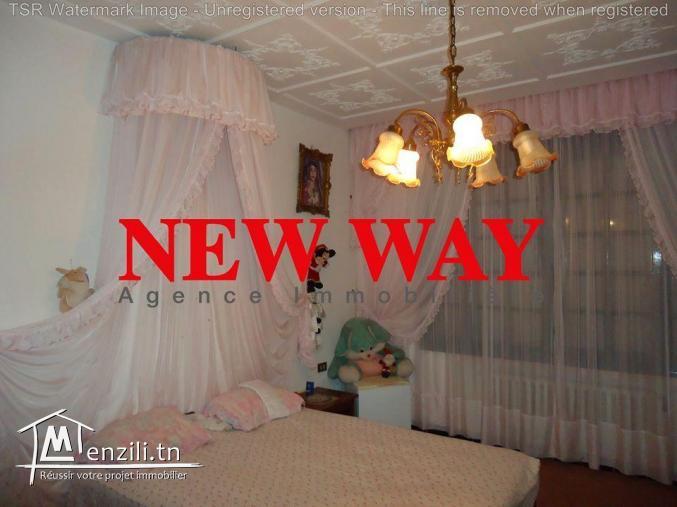 villa de superficie 360 m² bâtie sur un terrain de superficie 800 m²