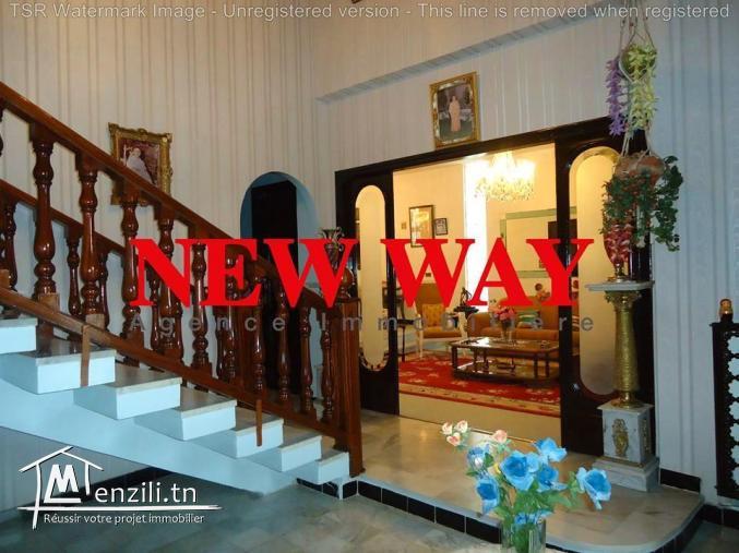 villa de superficie 360 m² bâtie sur un terrain de superficie 800 m²