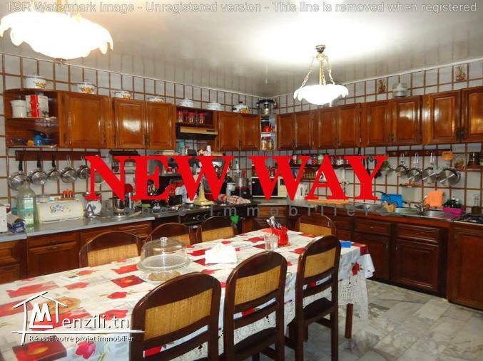 villa de superficie 360 m² bâtie sur un terrain de superficie 800 m²