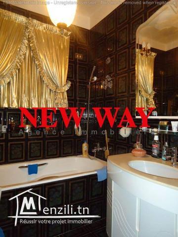 villa de superficie 360 m² bâtie sur un terrain de superficie 800 m²