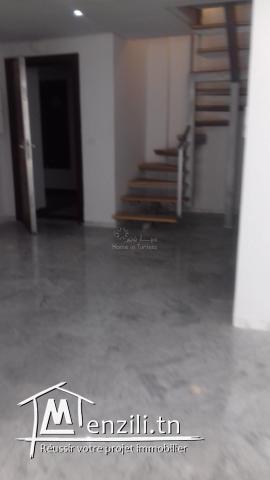 Duplex pour la location annuelle