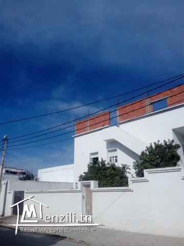 Villa 2 niveaux+étage inachevé+jardin