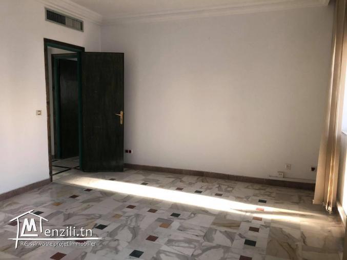 BUREAU 5 PIECES LAC 1 IMMEUBLE BUREAUTIQUE