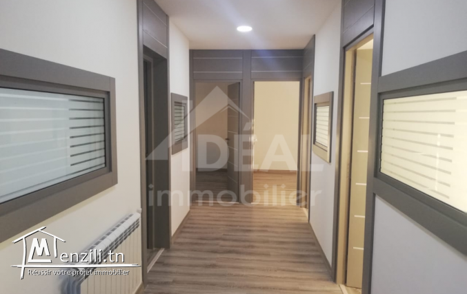 Un bureau à louer au lac 1