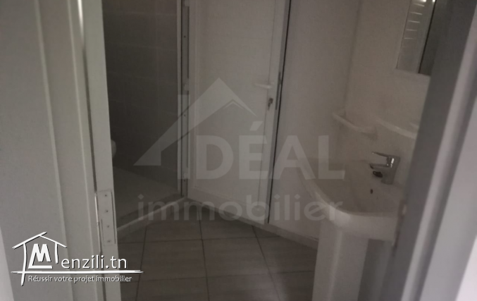 Un bureau à louer au lac 1