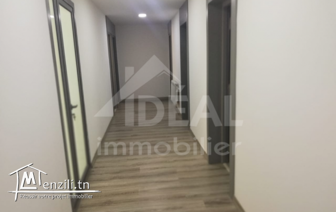 Un bureau à louer au lac 1