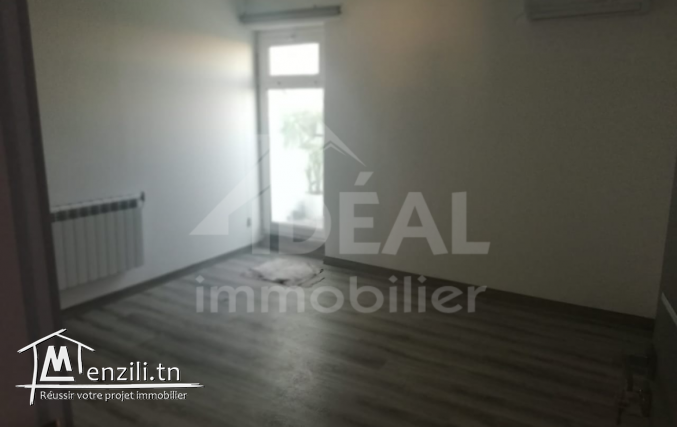 Un bureau à louer au lac 1