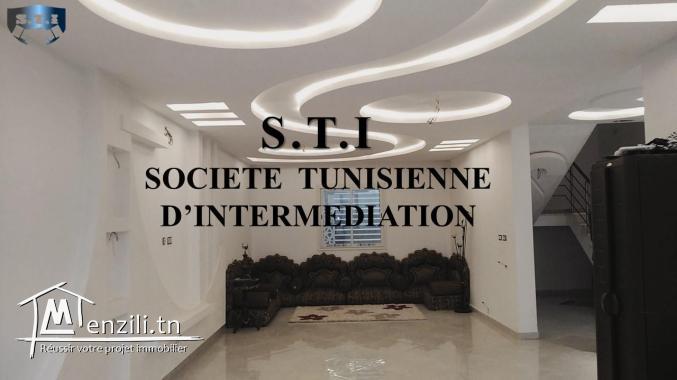 Villa Haut Standing de 1000 m² à vendre à Béni Khalled 