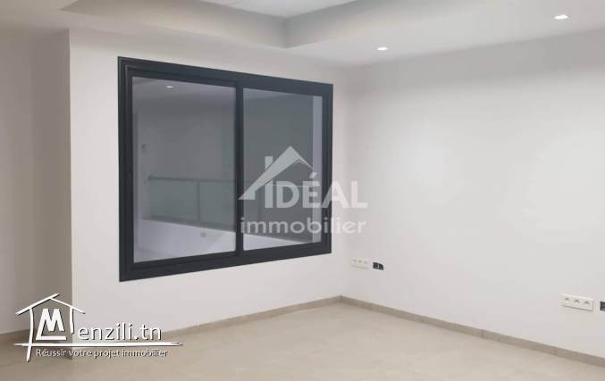 A louer un étage de trois bureaux au Belvédère