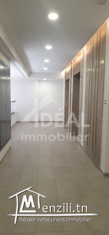 A louer un étage de trois bureaux au Belvédère