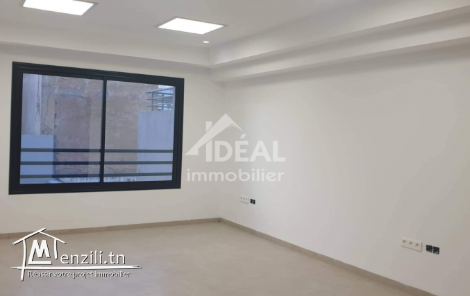 A louer un étage de trois bureaux au Belvédère