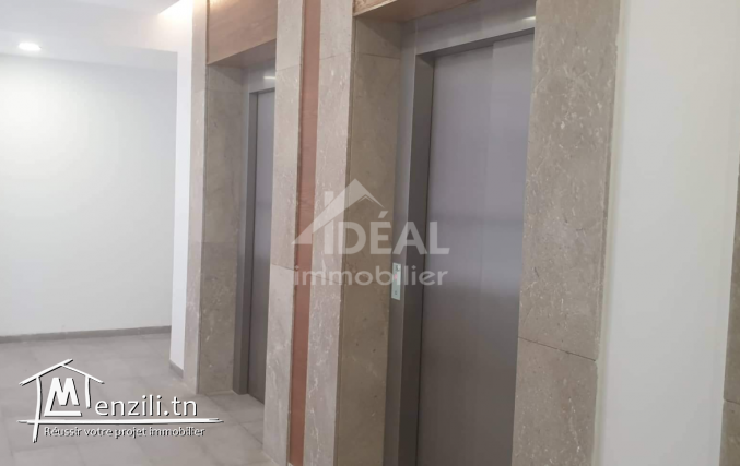 A louer un étage de trois bureaux au Belvédère