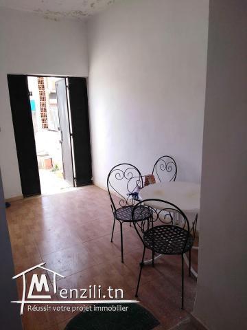 Maison inachevée avec studio