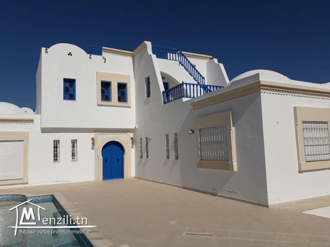 A louer Villa s+3 style Djerbien