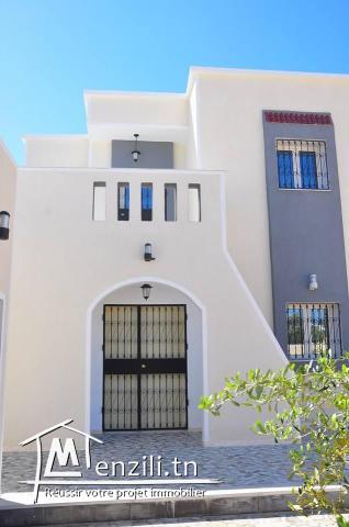 Villa duplex s+4 à louer