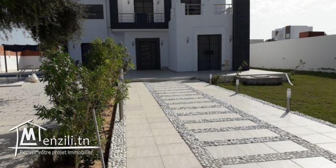 LUXUEUSE VILLA À VENDRE