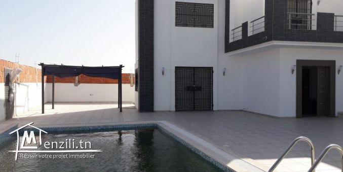 LUXUEUSE VILLA À VENDRE