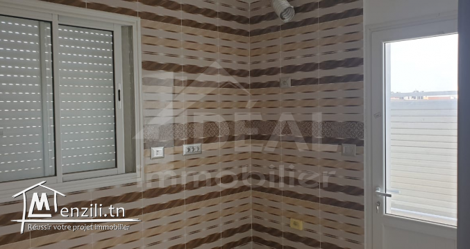 Immeuble nouvellement construit à Cité El Hidhab – Fouchana