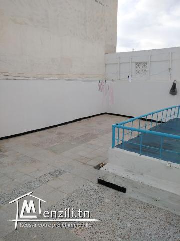 Une maison a vendre au lakania ( 97 585 386 )