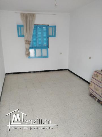 Une maison a vendre au lakania ( 97 585 386 )