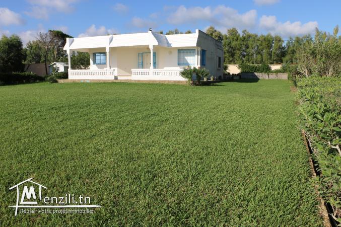 Villa Pieds dans l'eau sur terrain 6000 m2