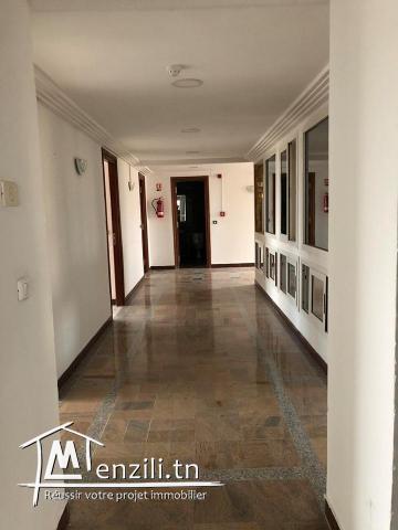 Bureau 10 pièces lac 1