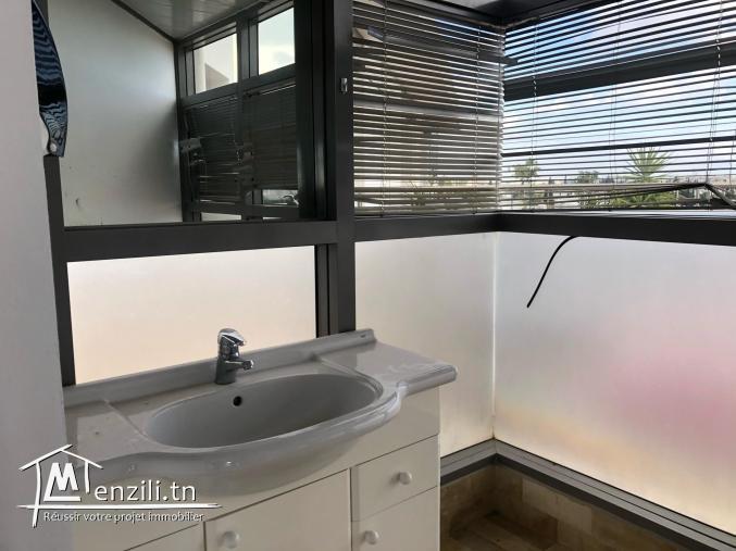 Immeuble 2200m² Les Berges du Lac 1