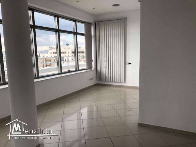 Immeuble 2200m² Les Berges du Lac 1