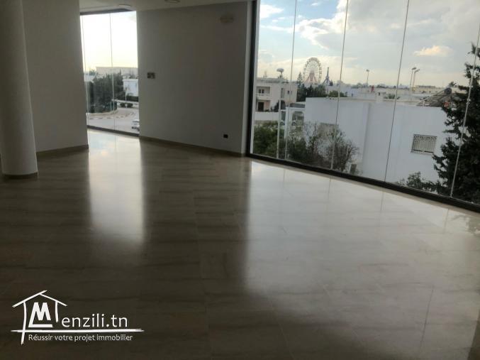 Immeuble 2200m² Les Berges du Lac 1