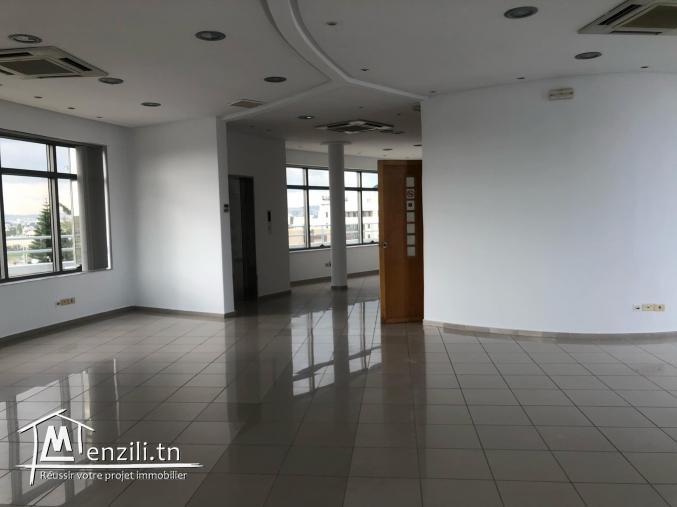 Immeuble 2200m² Les Berges du Lac 1
