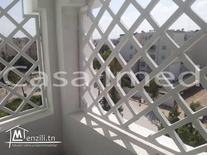 un appartement S+3 en dans une zone résidentiel