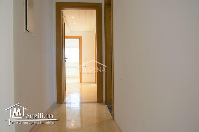 un bel appartement de 03 pièces jamais habité