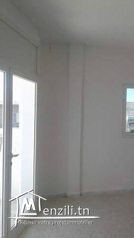 immeuble de deux etage à Rades Plage