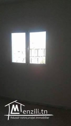 immeuble de deux etage à Rades Plage