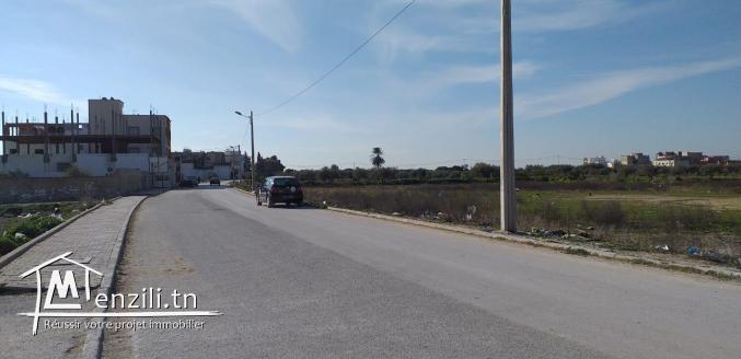 terrain  de  283 m2 à soukra
