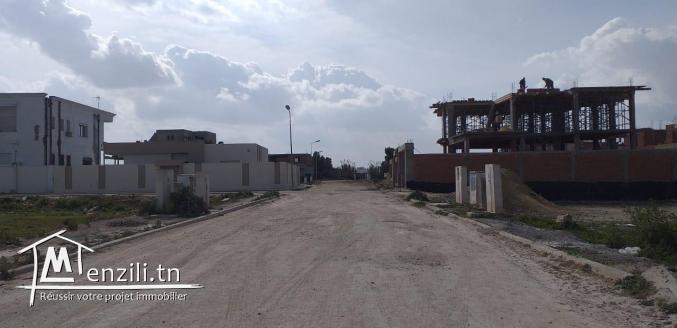 un terrain à soukra