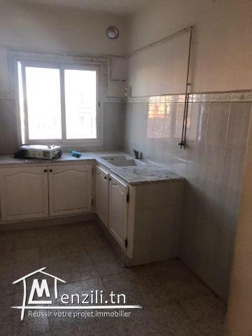 À vendre un appartement en s+2 à khézema Est