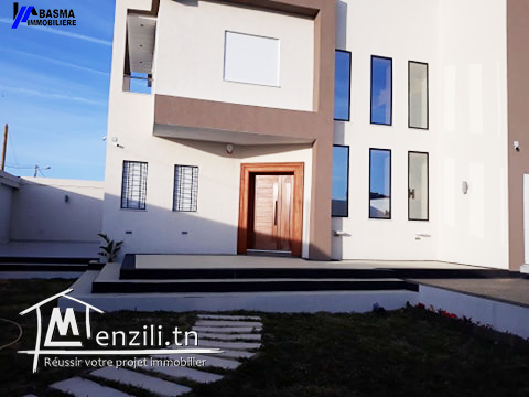 Magnifique Villa avec piscine à chott meriem