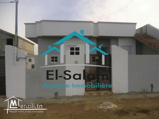 belle villa 200m a la plage el hawaria seuelement a 140000dt