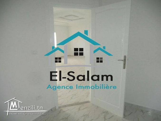 belle villa 200m a la plage el hawaria seuelement a 140000dt