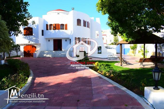 villa avec piscine sur un terrain de 1756 m²