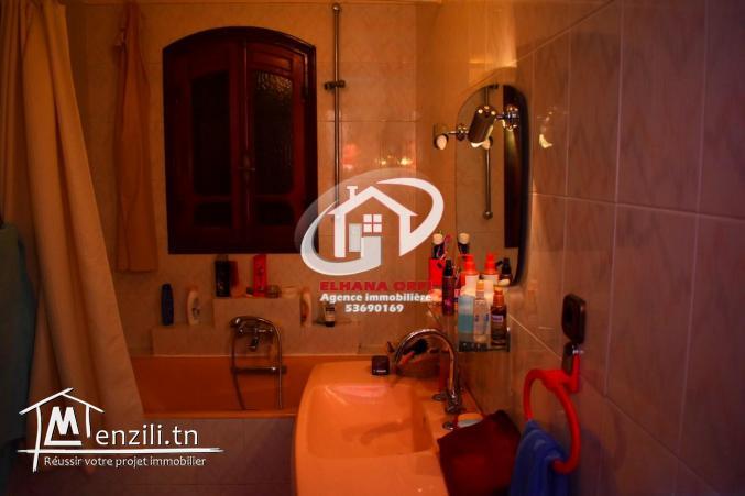 villa avec piscine sur un terrain de 1756 m²