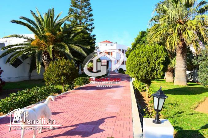 villa avec piscine sur un terrain de 1756 m²