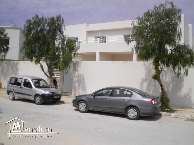 A louer villa jumelée  paiement à l'année .