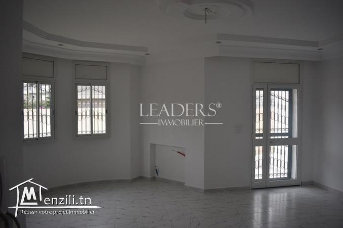 Villa avec étage inachevé en plein zone touristique